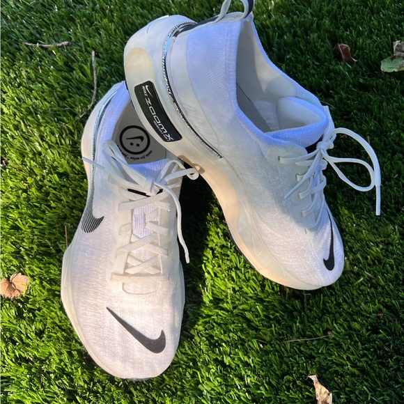 Nike womens ZOOM X invincible run 3 size 10.5. Worn 3 times. EUC - Picture 7 of 12